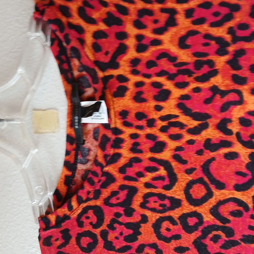 BCBG Maxazria Leopard Print Long Sleeve Top - Picture 3 of 11